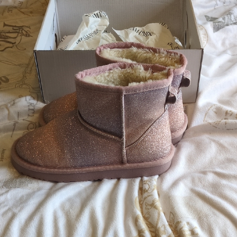 Dream Pairs Pink Ankle Boots with Shimmery Finish - Picture 3 of 7